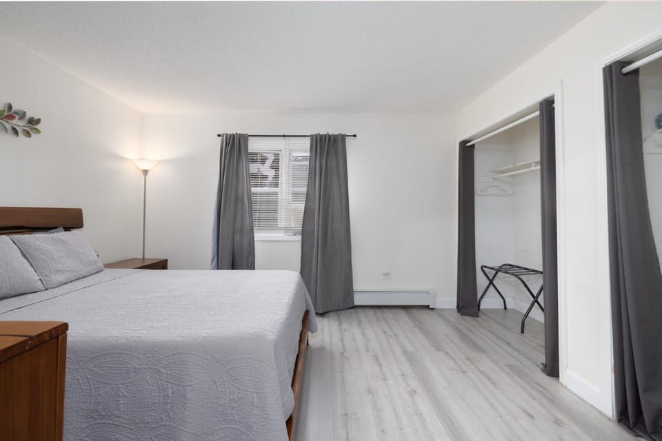 Bed, Bedroom, wardrobe, air conditioner