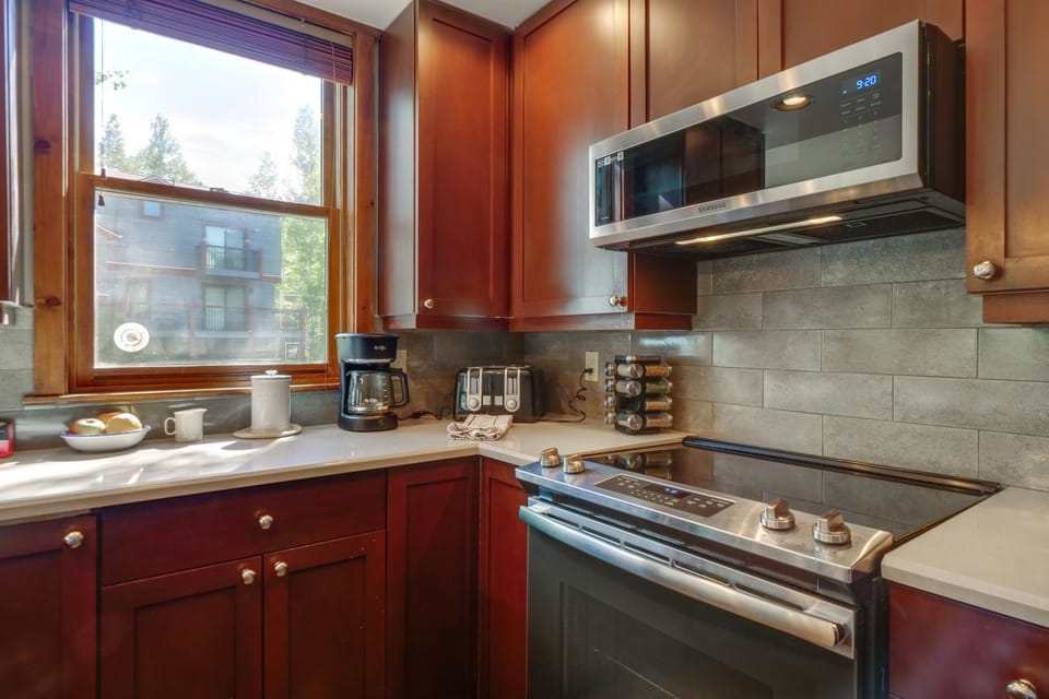 Walk to Lifts: Breck Condo on Main St w/ Amenities House in Breckenridge