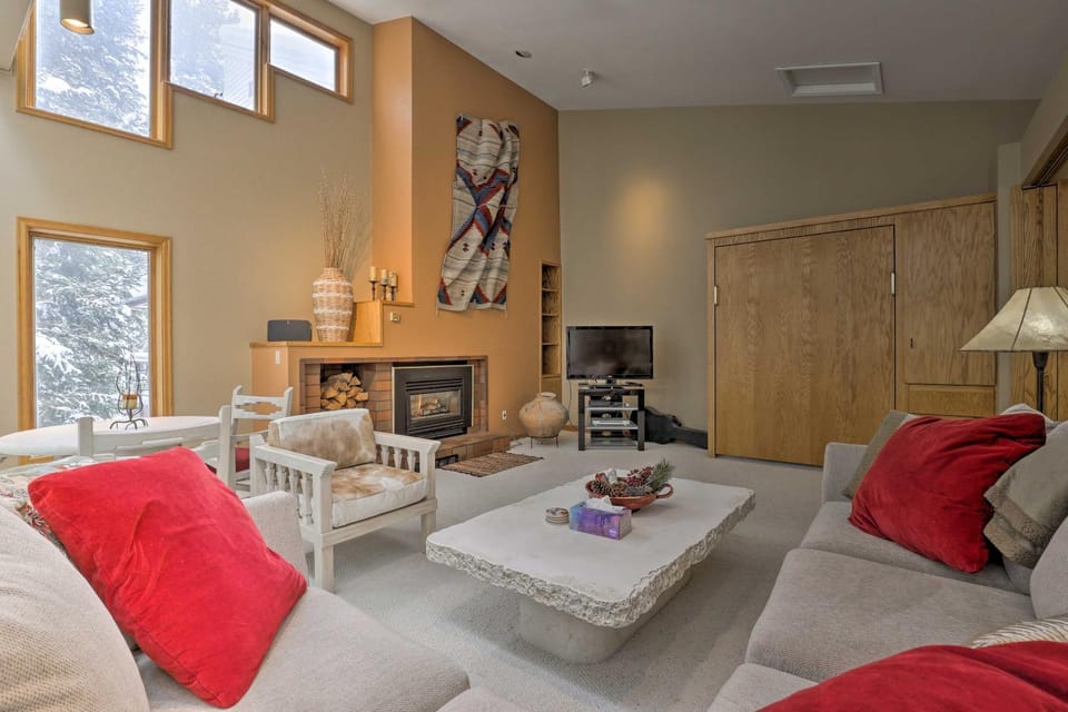 Ski-In/Ski-Out Winter Park Condo w/ Pool Access! House in Winter Park