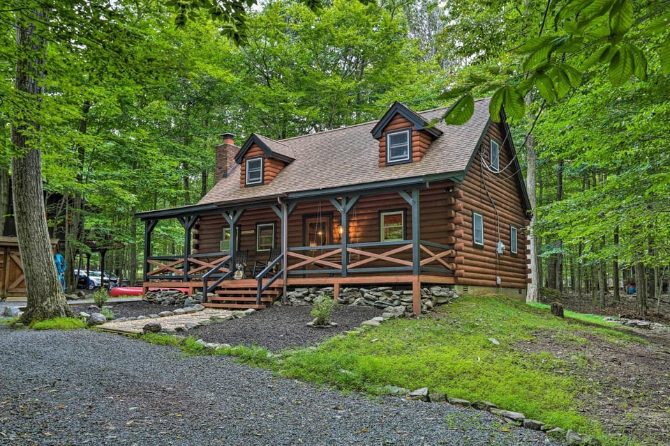 Pocono Log Cabin: Fireplace, Fire Pits & Amenities Cabin in Coolbaugh Township