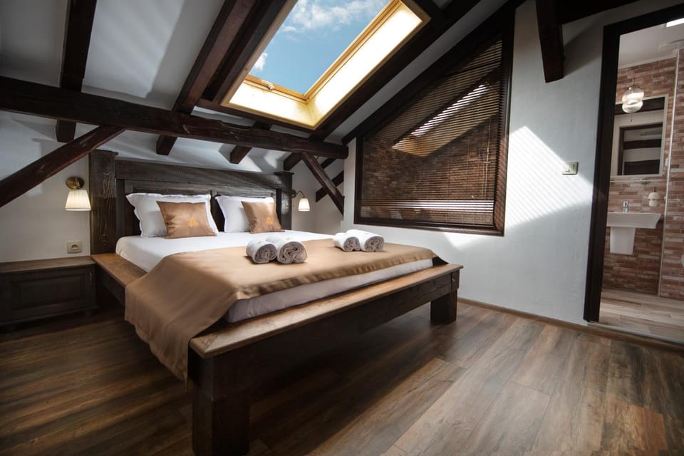 Bed, Bathroom, View (from property/room), Photo of the whole room, Bedroom, towels