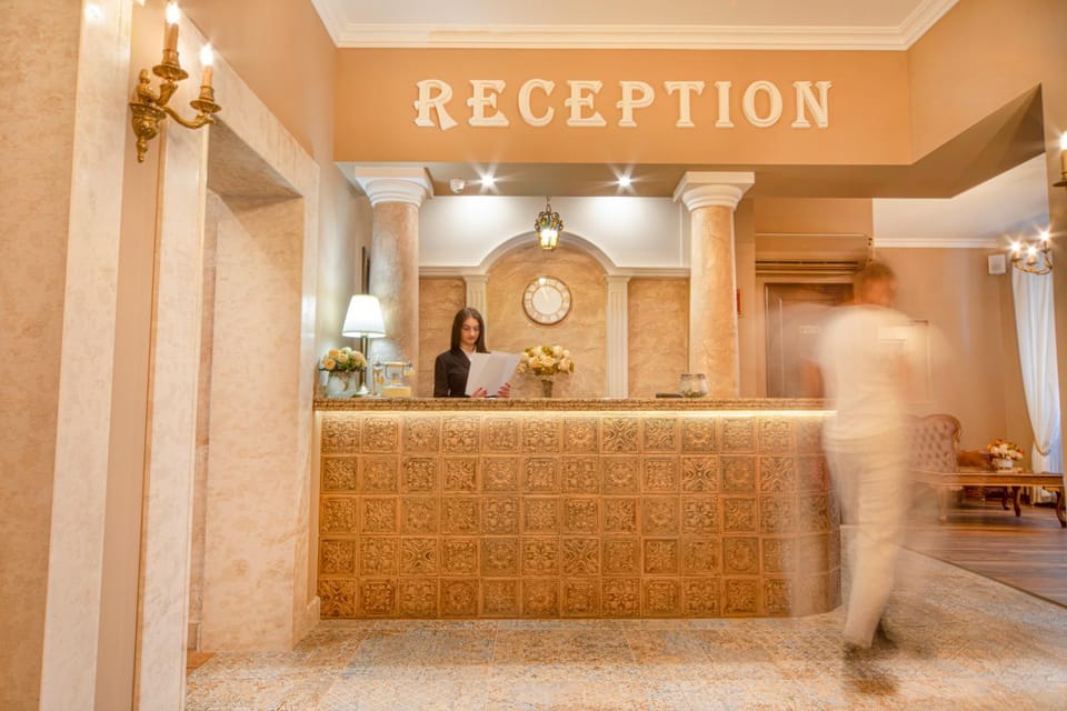 People, Lobby or reception, Lobby or reception, Text overlay
