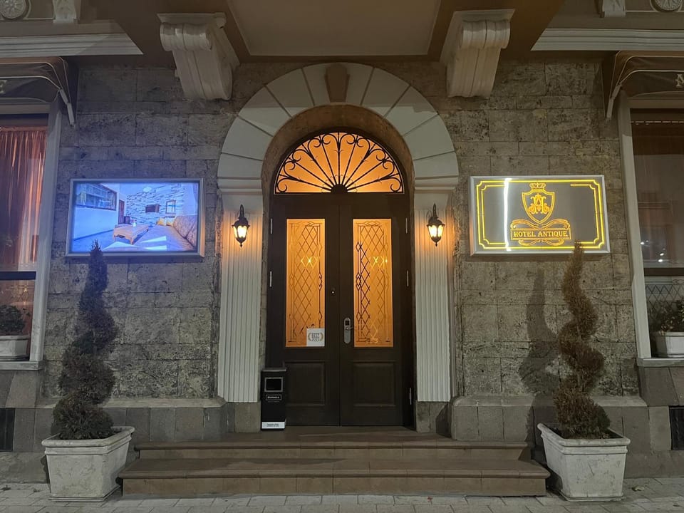 Facade/entrance