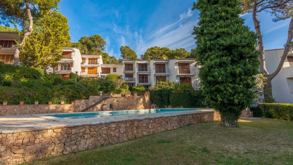 Day, Winter, Fishing, Golfcourse, Horse-riding, Minigolf, Snorkeling, Squash, Table tennis, Tennis court, Windsurfing, Canoeing, Hiking, Cycling, Diving, On site