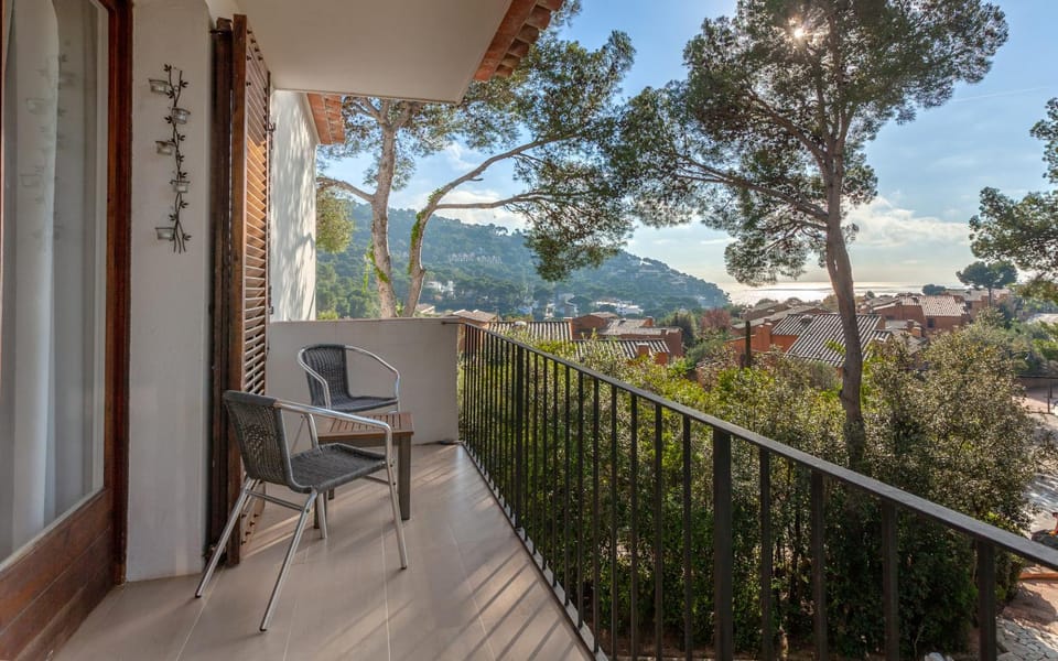 Property building, Balcony/Terrace, Balcony/Terrace