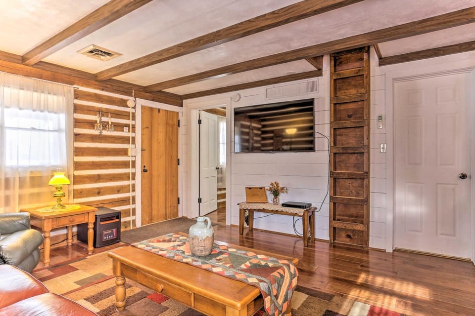 'Maltese Ranch Cabin' Near Medora Attractions! Cabin in North Dakota