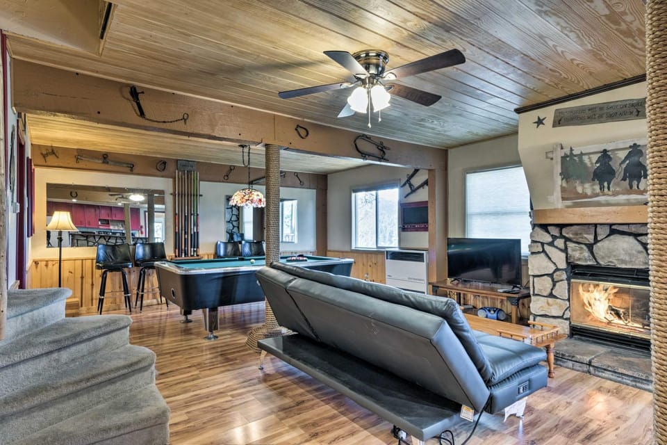 Ruidoso Condo w/ 2 Private Decks & Hot Tub! House in Ruidoso