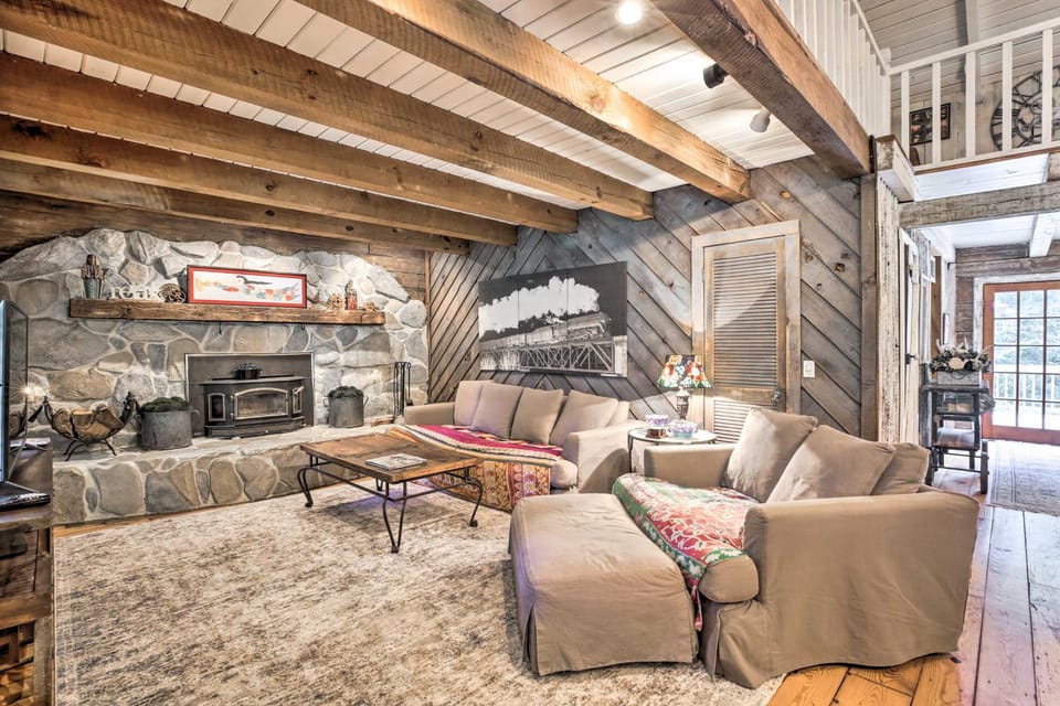 Serene Mableton Cabin - 13 Mi to Downtown Atlanta! Cabin in Mableton