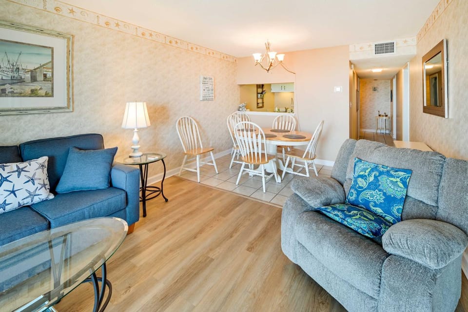 Walk to Family Kingdom: Retreat w/ Pool House in Myrtle Beach