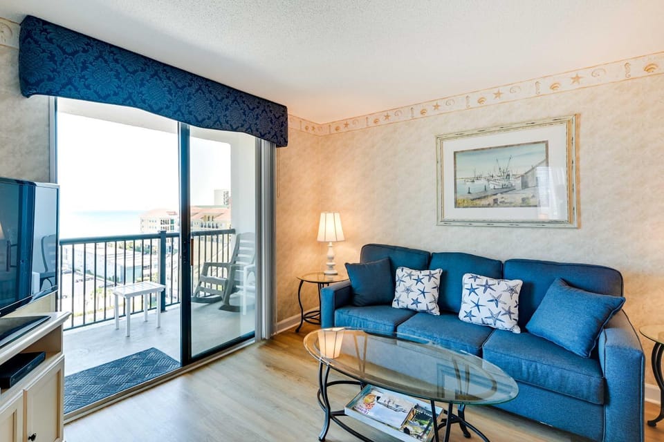 Walk to Family Kingdom: Retreat w/ Pool House in Myrtle Beach