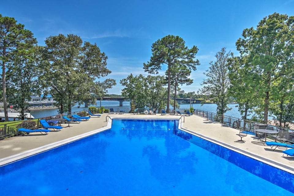 Mid-Century Modern Condo on Lake Hamilton! House in Rockwell
