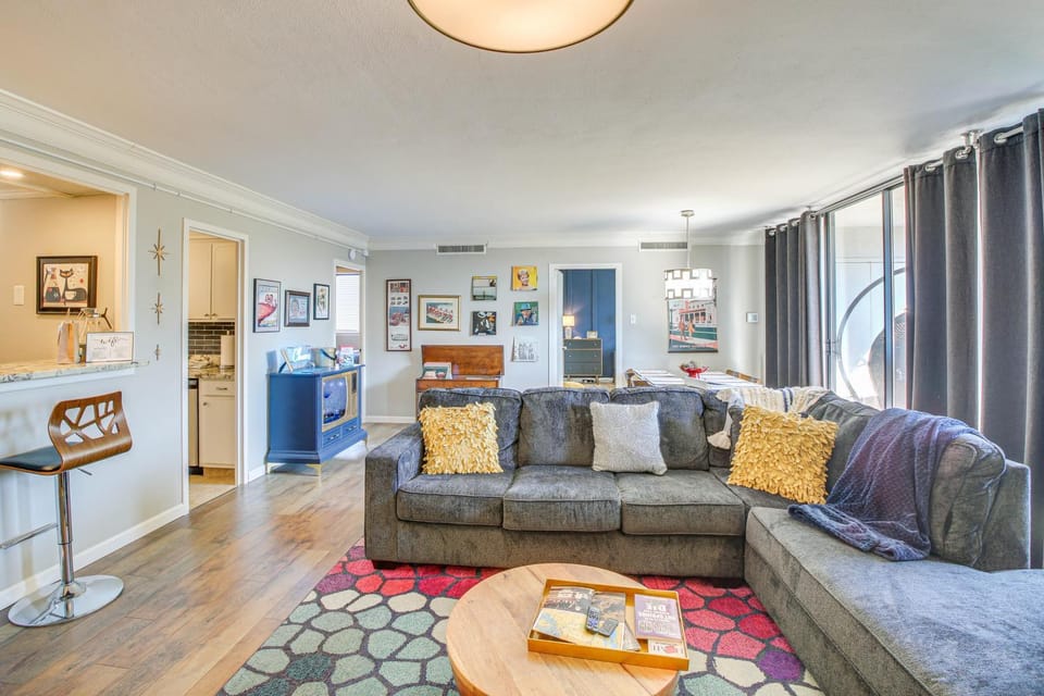 Mid-Century Modern Condo on Lake Hamilton! House in Rockwell