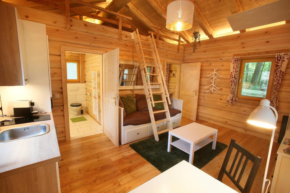 Blockhaus Chalet mit beheizbarem Badefass und Infrarotsauna auf der Terrasse Chalet in Hungary