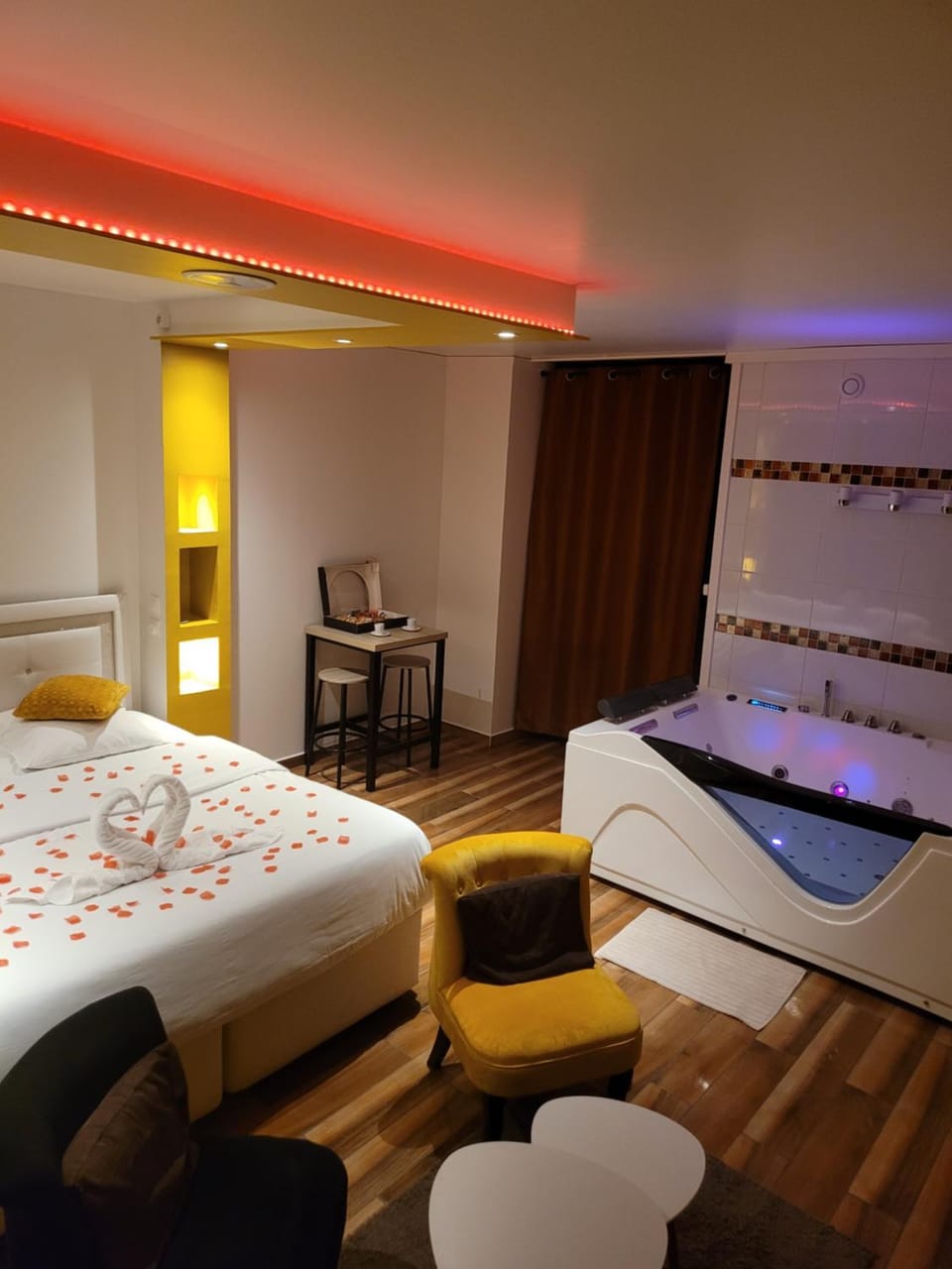 SPA Celyna appartement avec jacuzzi privatif Apartment in Lyon