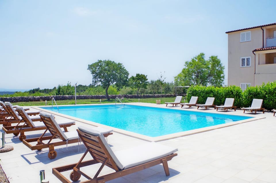 Swimming pool, Swimming pool