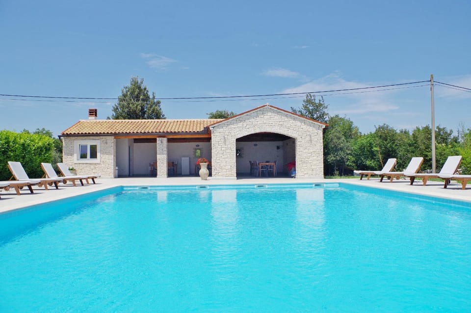 Swimming pool, Swimming pool