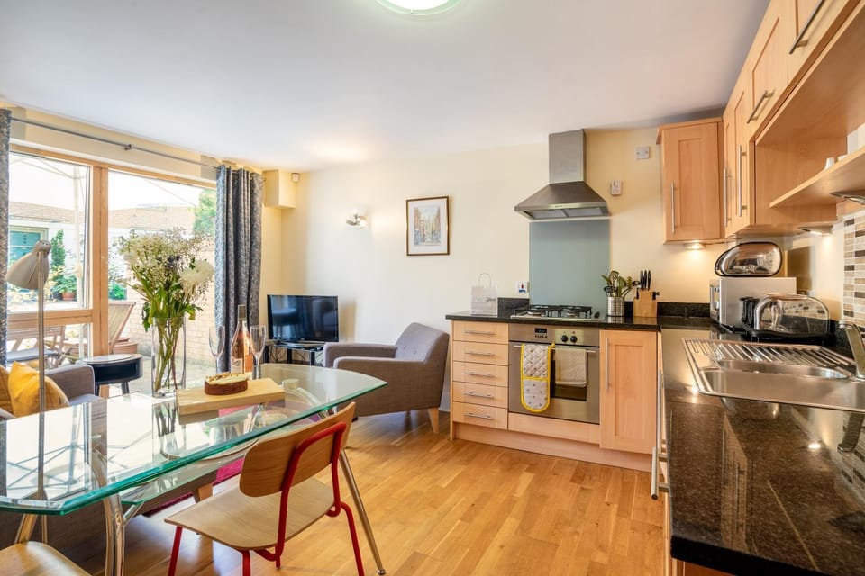 TV and multimedia, Kitchen or kitchenette, Dining area, minibar, pet friendly