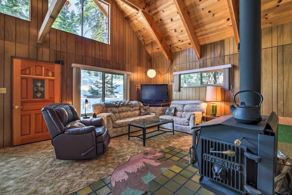 Near Hiking and Skiing Bear Valley Cabin! Cabin in Bear Valley