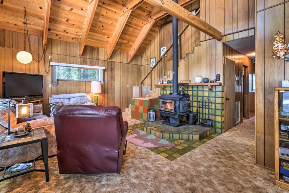 Near Hiking and Skiing Bear Valley Cabin! Cabin in Bear Valley