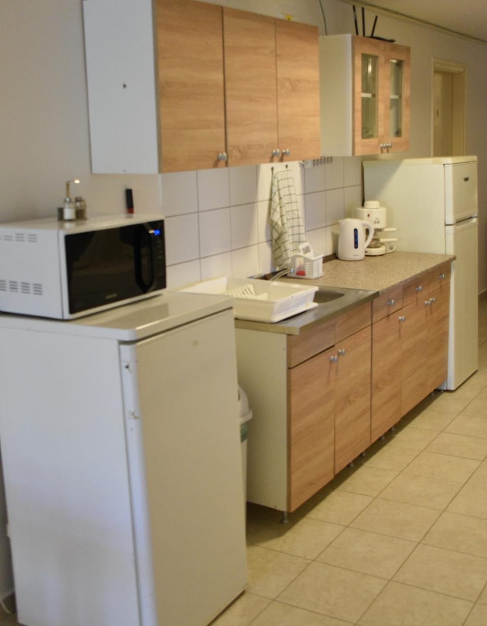 Kitchen or kitchenette, Communal kitchen