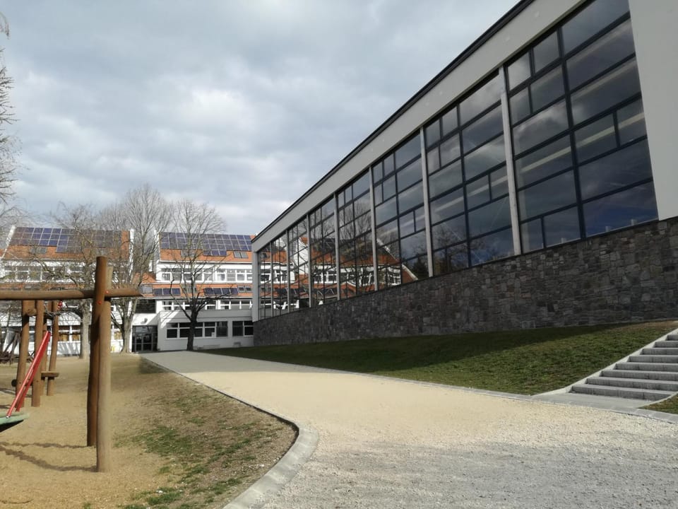 Property building, Neighbourhood, On site