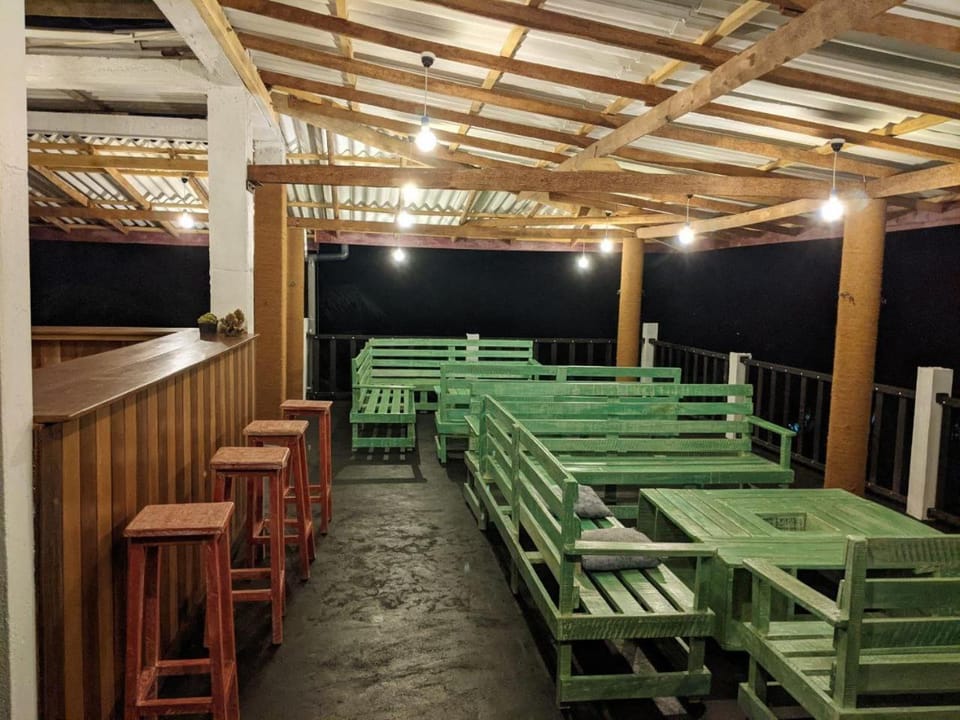 Restaurant/places to eat, Balcony/Terrace
