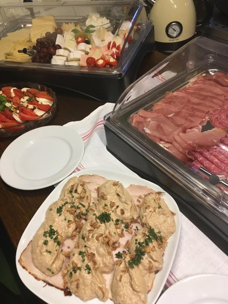 Breakfast, Buffet breakfast