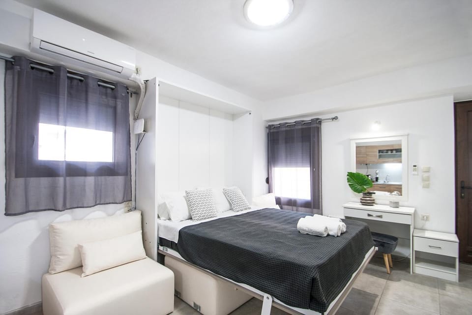 Bed, Living room, Photo of the whole room, Seating area, Dining area