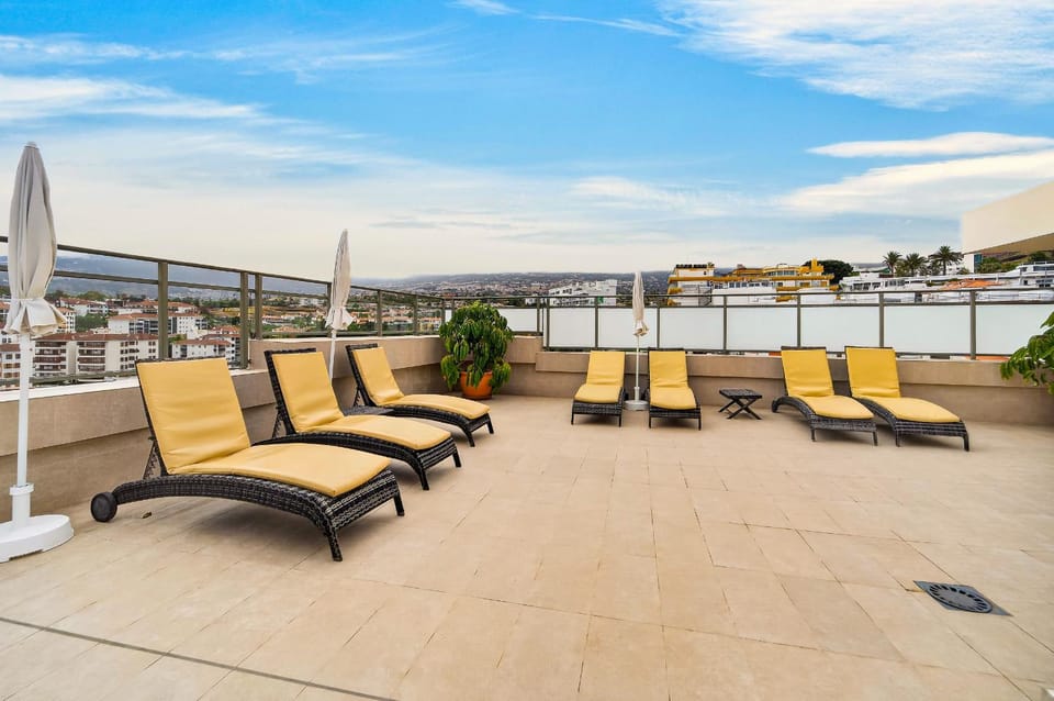 View (from property/room), Balcony/Terrace, Seating area, sunbed