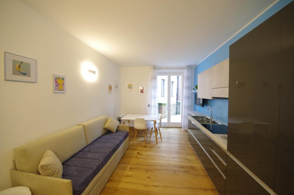 Communal lounge/ TV room, Living room, Dining area