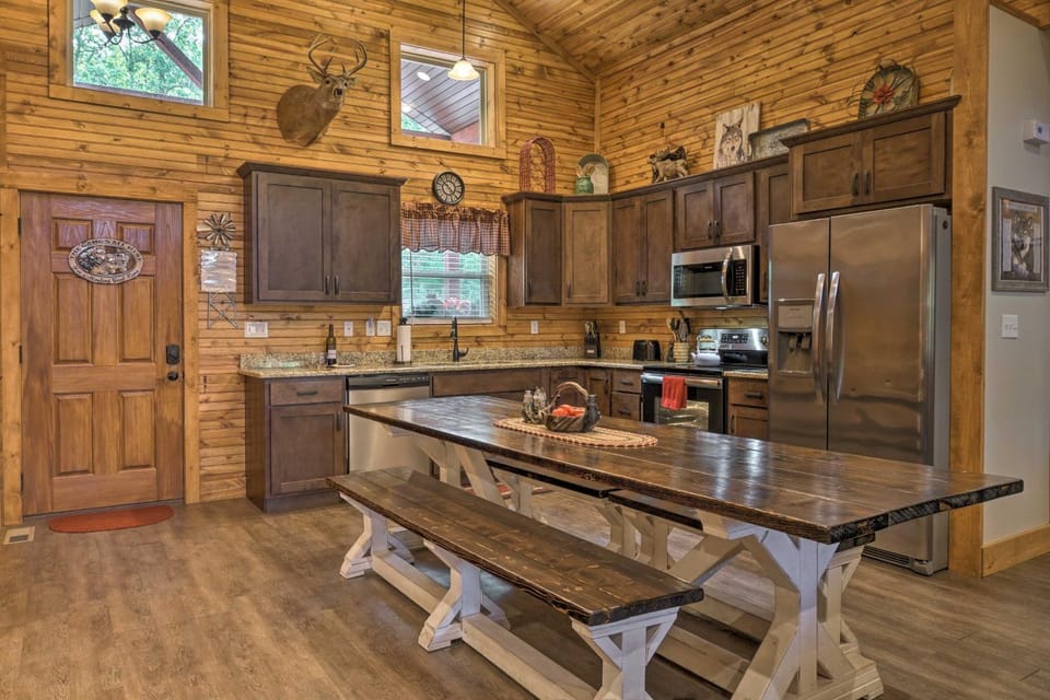 Relax Fireside: Family-Friendly Branson West Cabin Cabin in Table Rock Lake