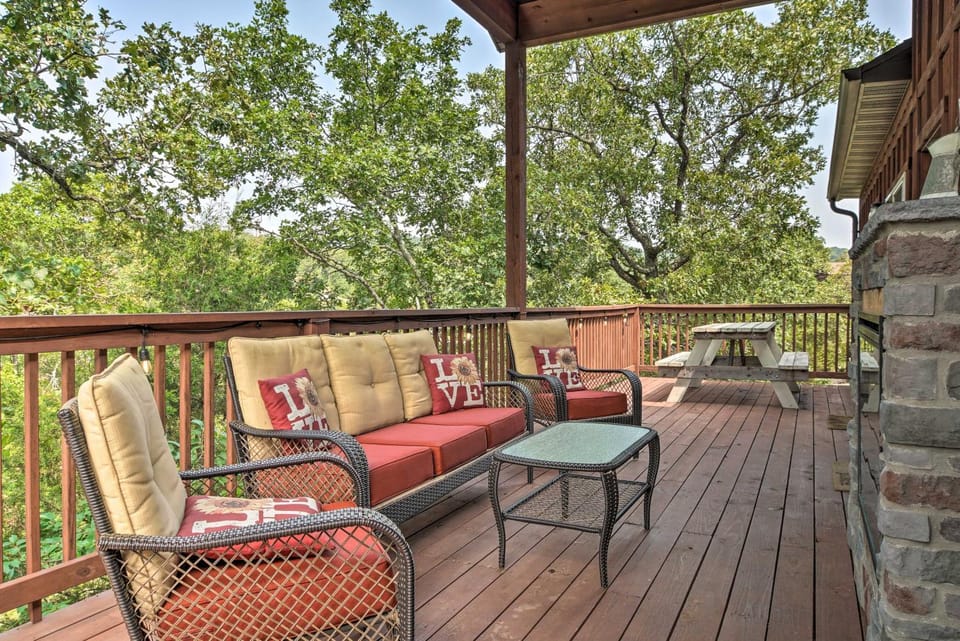 Relax Fireside: Family-Friendly Branson West Cabin Cabin in Table Rock Lake
