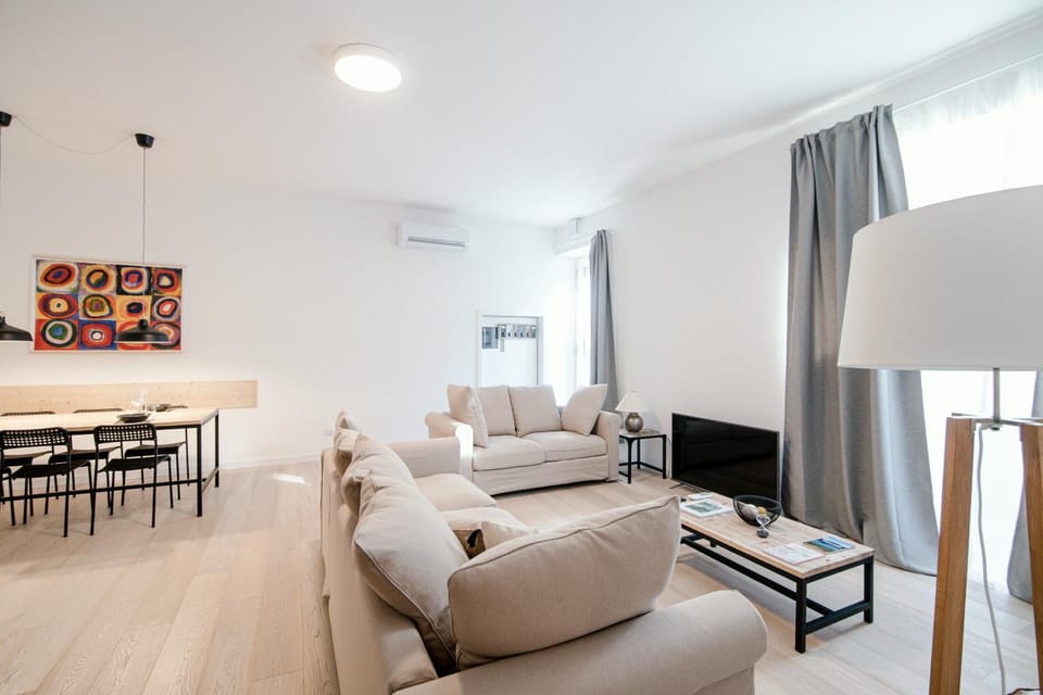 TV and multimedia, Living room, Seating area, Dining area, air conditioner