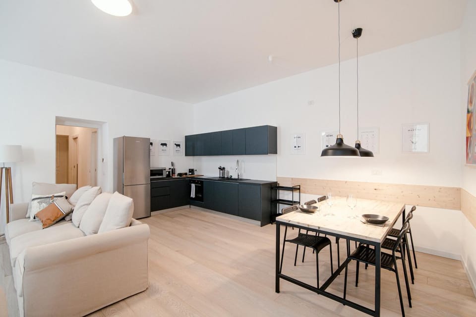 Kitchen or kitchenette, Living room, Seating area, Dining area, minibar, pet friendly, stove