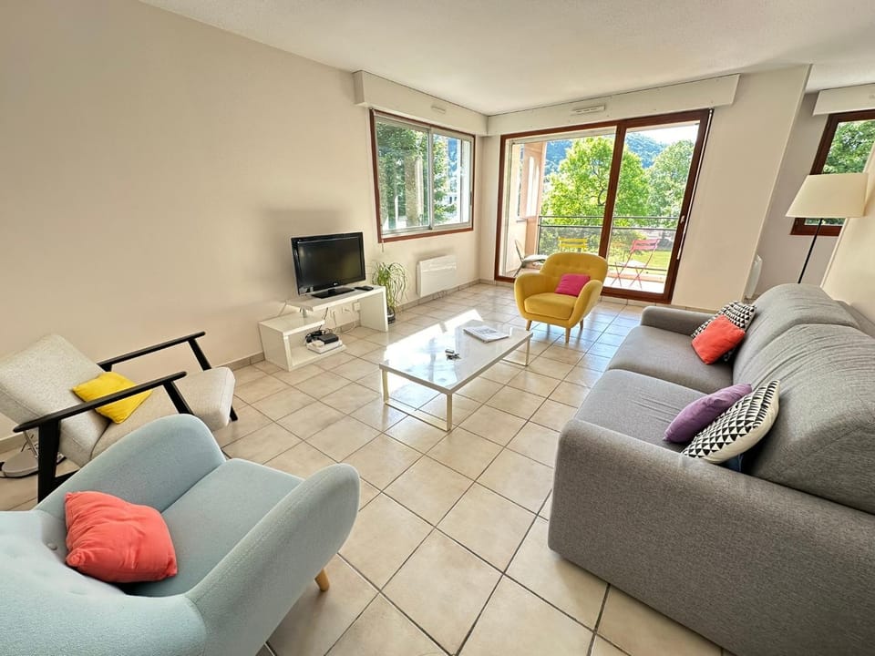 Communal lounge/ TV room, Living room
