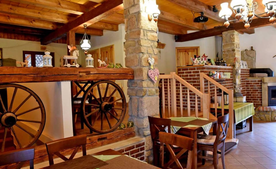 Seating area, Dining area