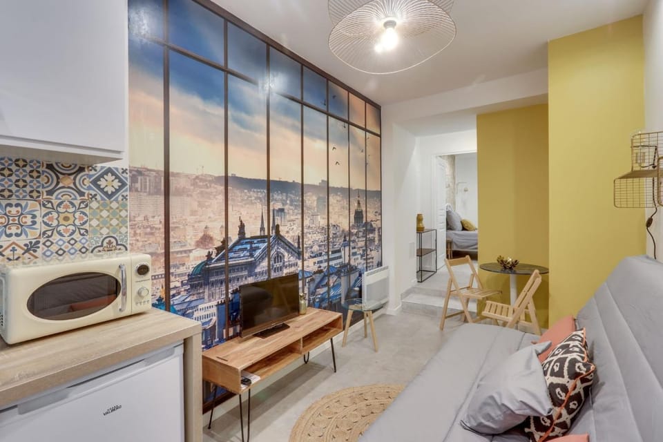 Kitchen or kitchenette, Living room, Seating area, Dining area