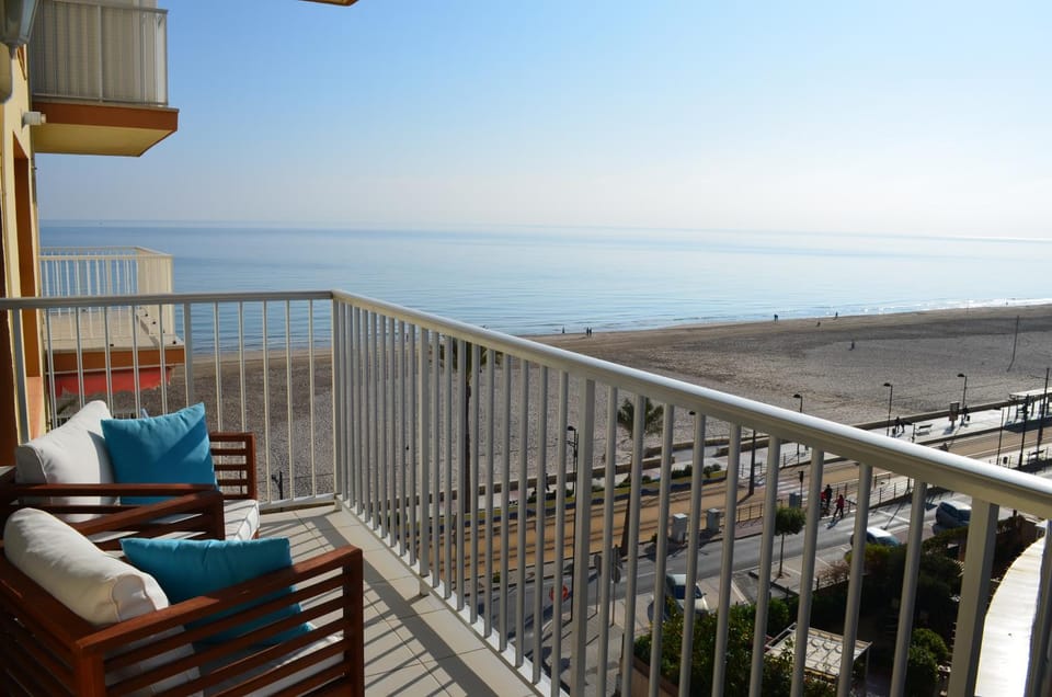 Alicante Beach Front Primera Fila Apartment in Alicante