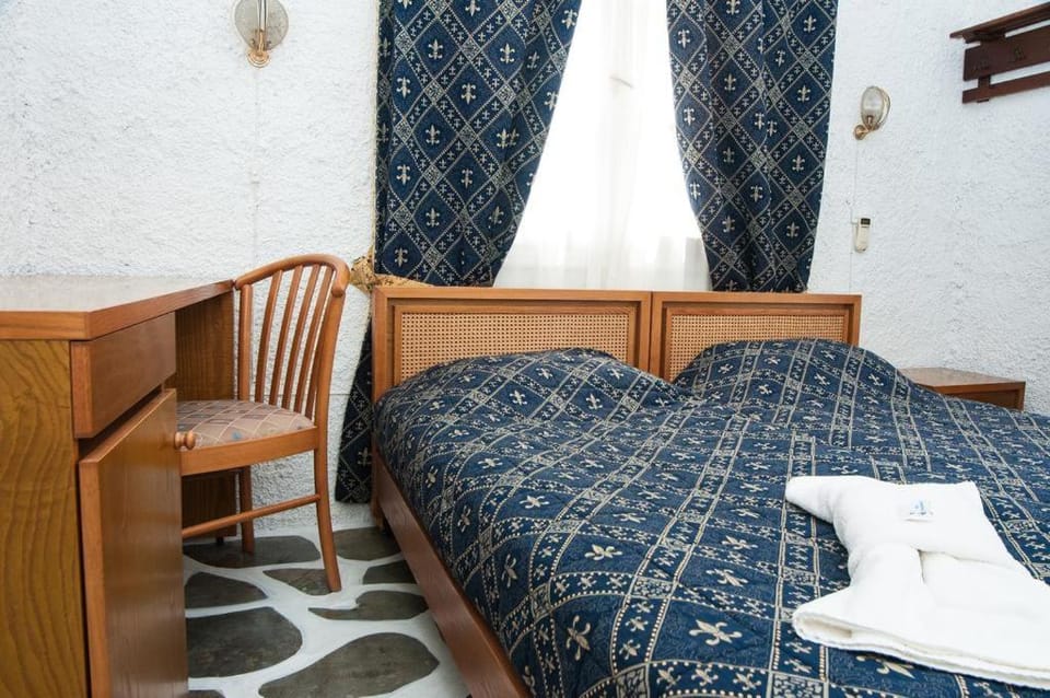 Manousos' Rooms Hotel in Decentralized Administration of the Aegean
