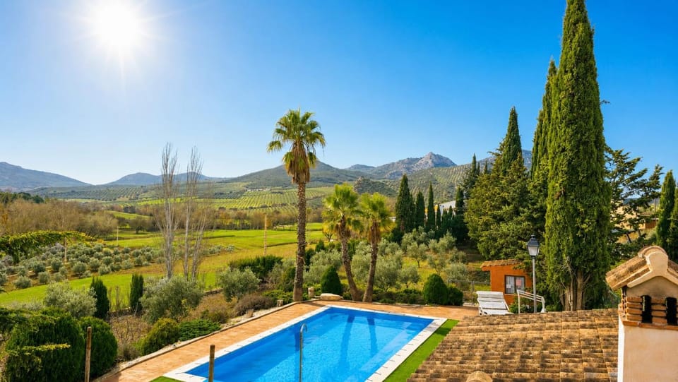Cortijo Los Arcos - Lujo rural con piscina y vistas espectaculares en Málaga Villa in Andalusia
