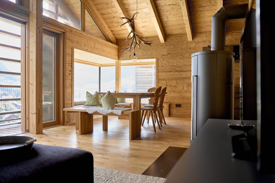 Kitchen or kitchenette, Seating area, Dining area