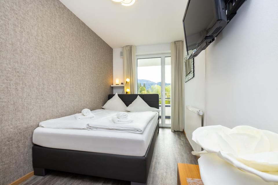 View (from property/room), Balcony/Terrace, Bedroom