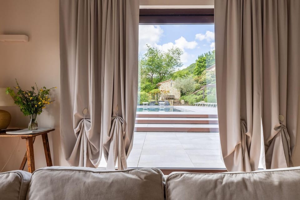 View (from property/room), Living room, Pool view