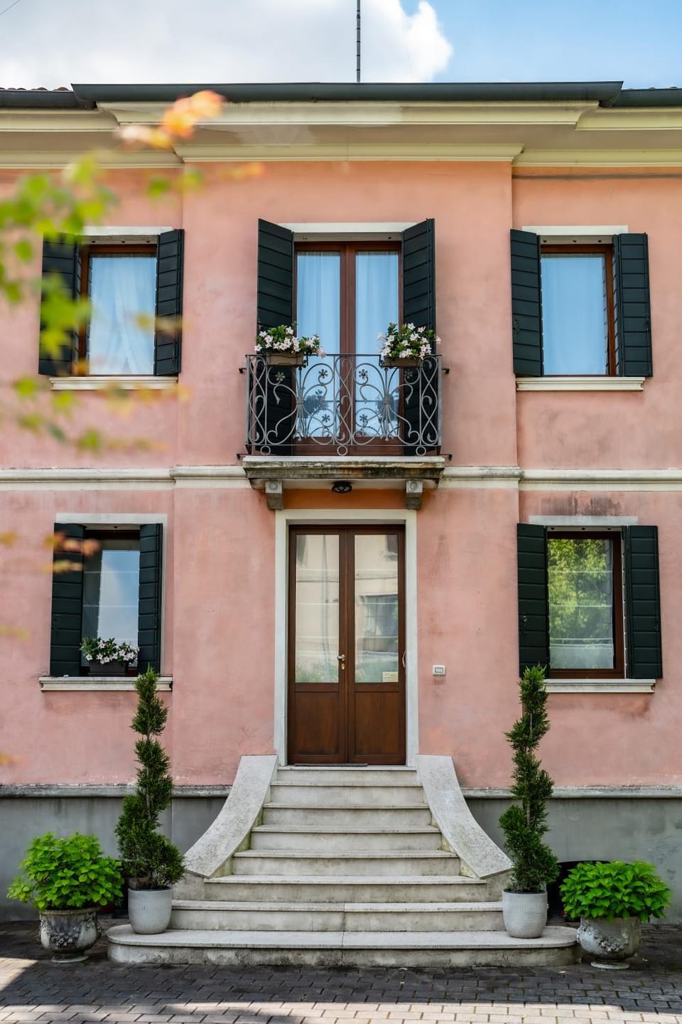 Facade/entrance