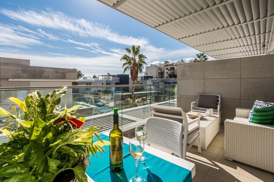 Balcony/Terrace, Living room, Pool view