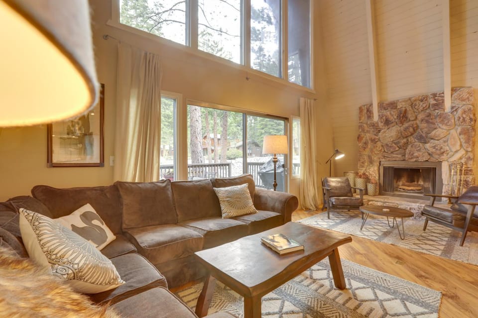 Near Skiing & Hiking: Carnelian Bay Cabin Cabin in Lake Tahoe