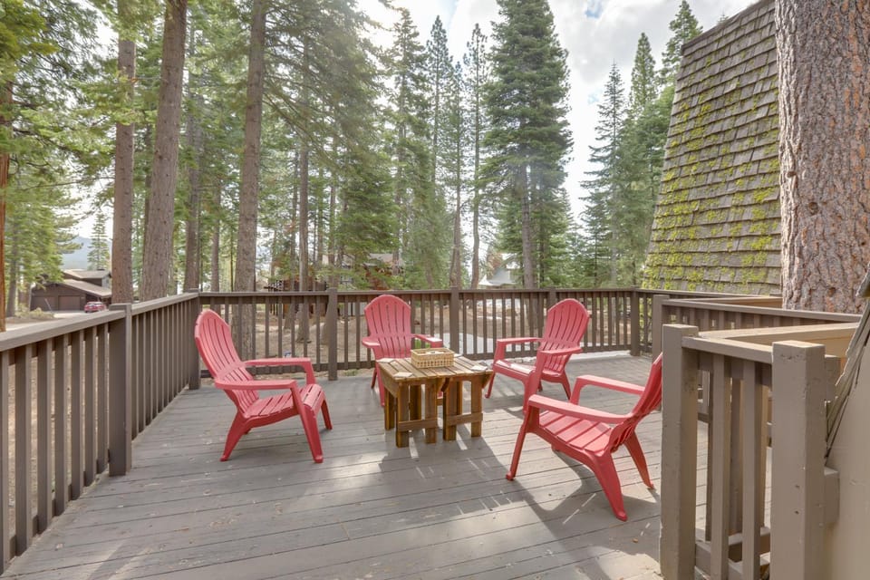 Near Skiing & Hiking: Carnelian Bay Cabin Cabin in Lake Tahoe