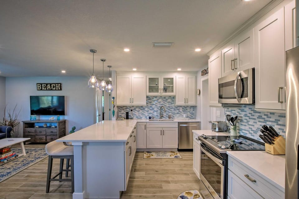 Tasteful Home w/ Patio + Grill < 2 Mi to Beach! House in Naples Park