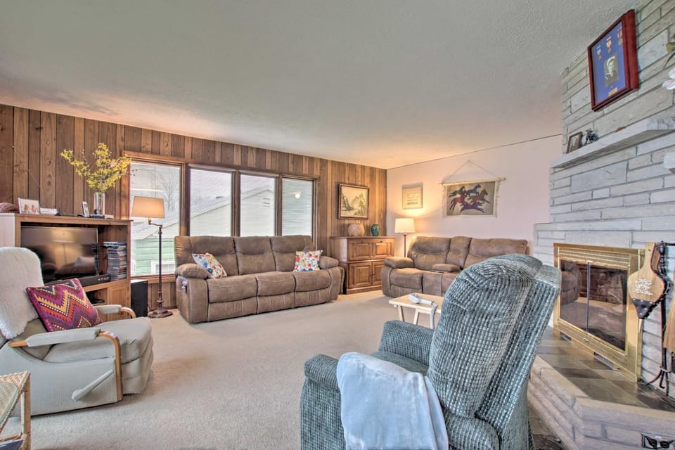 Great Bear Lake Home w/ Private Dock & Fire Pit! House in Michigan