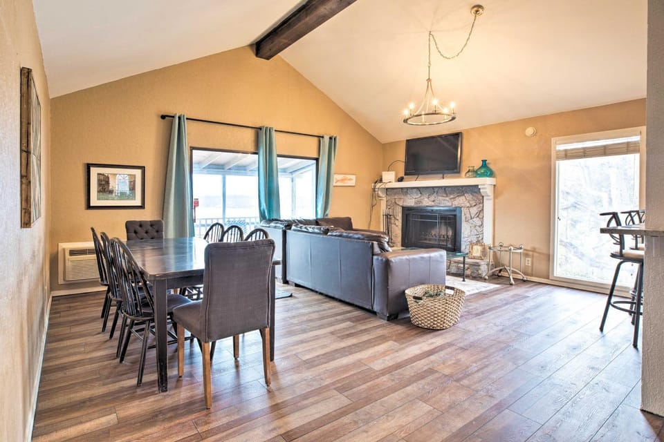 Resort-Style Lake Ozark Gem Brand New Hot Tub! House in Lake of the Ozarks